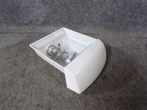 Kenmore Refrigerator Ice Bucket Assembly Ice Bucket Assembly。